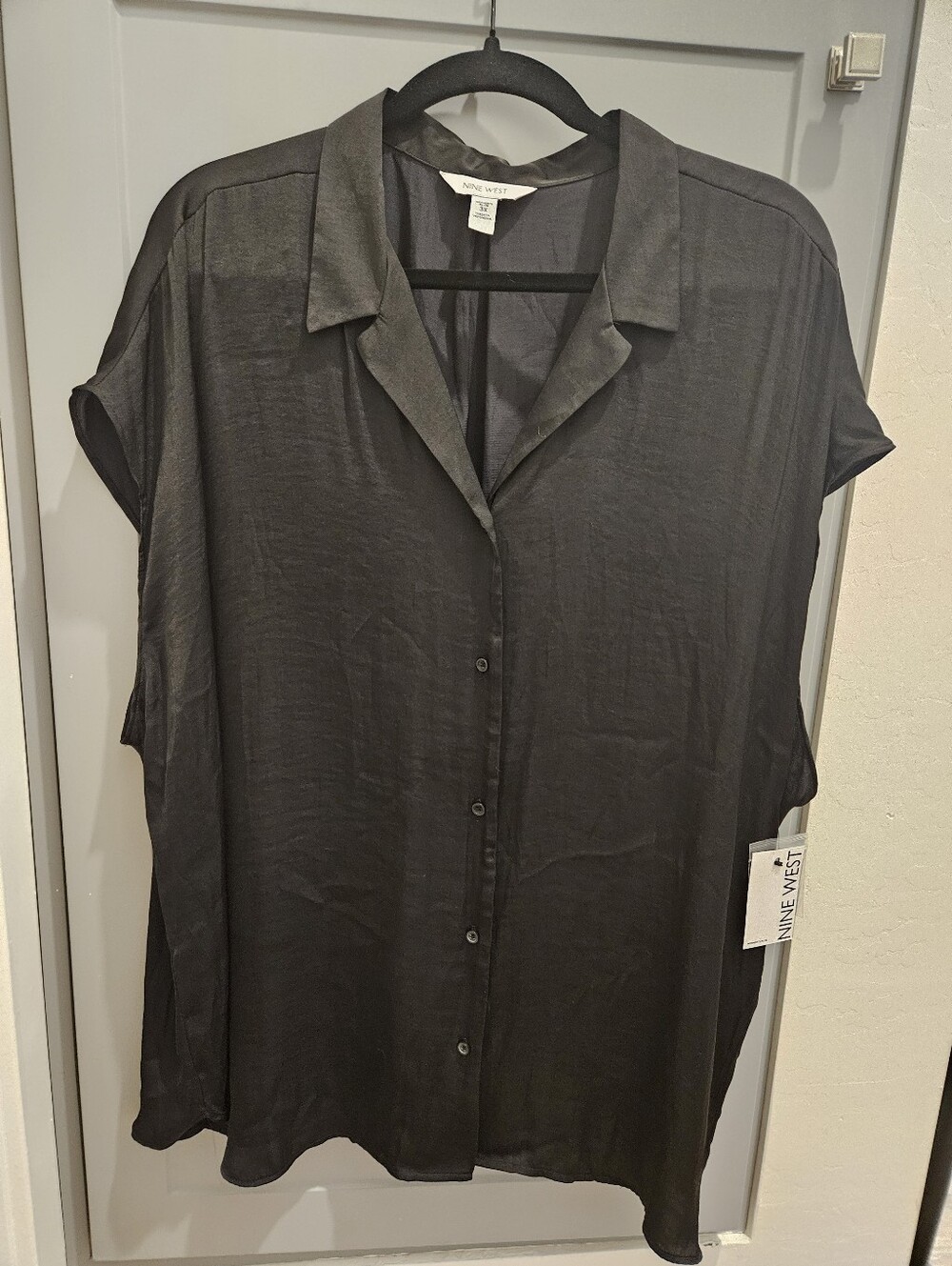 Nine West Women's Black Short-Sleeve Button-Up Shirt